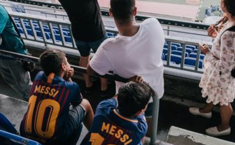 Lionel Messi et le Barça Lionel Messi est agacé, le Barça tempère